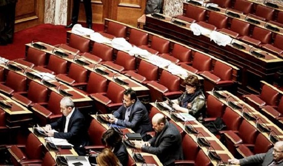 Βουλή: Αντιπαράθεση κυβέρνησης και αντιπολίτευσης για το ασφαλιστικό