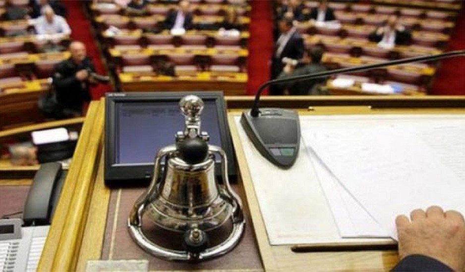Κορονοϊός: Αυστηρότερα μέτρα στη Βουλή για την αντιμετώπιση της πανδημίας