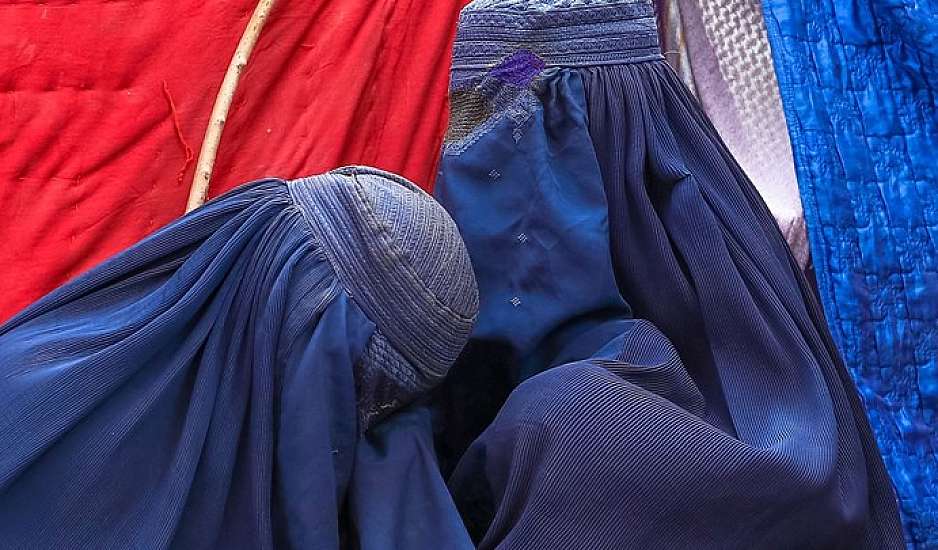 Φρίκη στο Αφγανιστάν - Οι Ταλιμπάν σκότωσαν γυναίκα επειδή δεν φορούσε μπούρκα