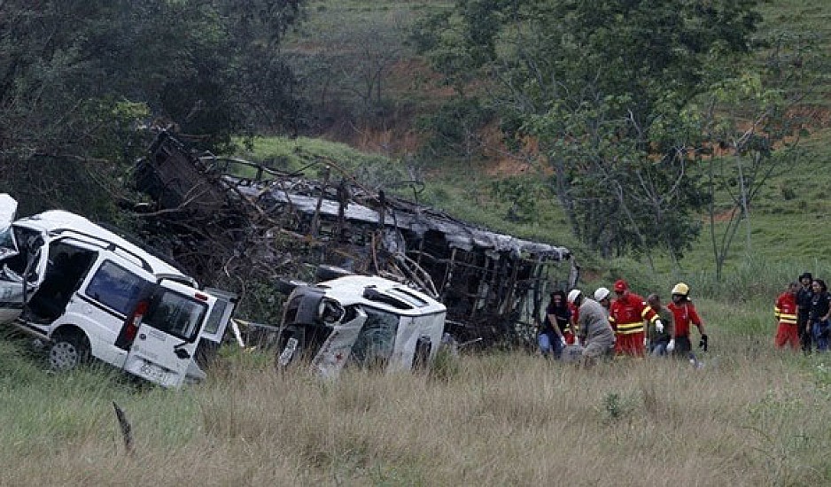 Βραζιλία: Τουλάχιστον 10 νεκροί σε δυστύχημα με λεωφορείο