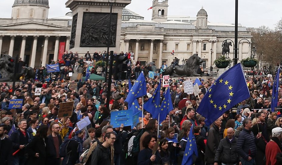 Brexit: Εκατοντάδες χιλιάδες άνθρωποι στους δρόμους ζητούν νέο δημοψήφισμα