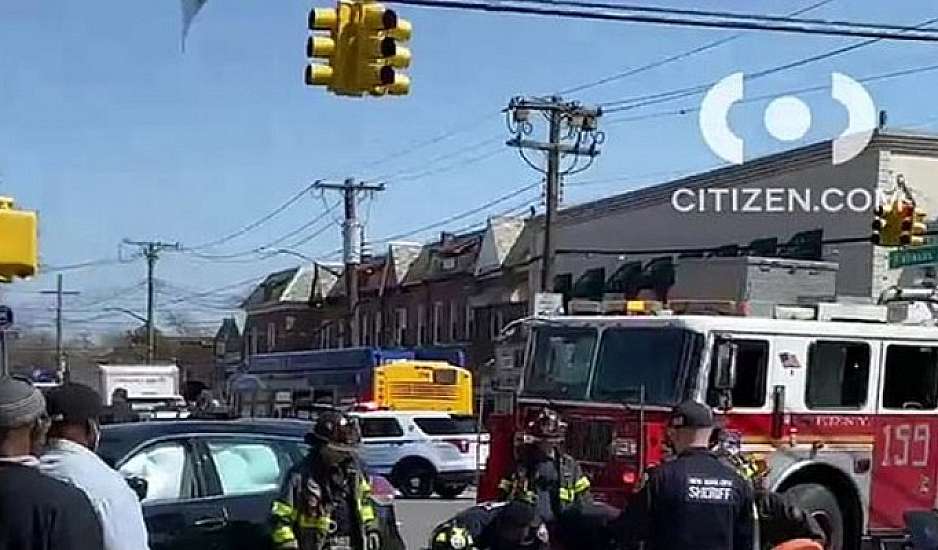 Συναγερμός στο Μπρούκλιν: Αυτοκίνητο έπεσε πάνω σε πεζούς, υπάρχουν τραυματίες