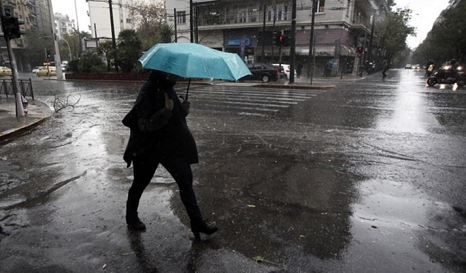 Συννεφιασμενη Κυριακή: Βροχές και καταιγίδες το σκηνικό του καιρού