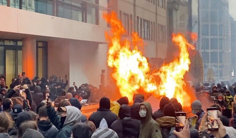 Επεισόδια στις Βρυξέλλες κατά τη διάρκεια διαδήλωσης κατά των μέτρων για τον κορονοϊό