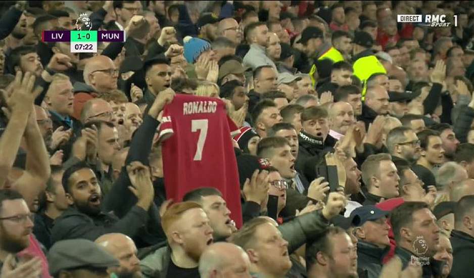 Λίβερπουλ – Μάντσεστερ Γιουνάιτεντ: Οι οπαδοί των Reds χειροκρότησαν στο έβδομο λεπτό για τον Ρονάλντο