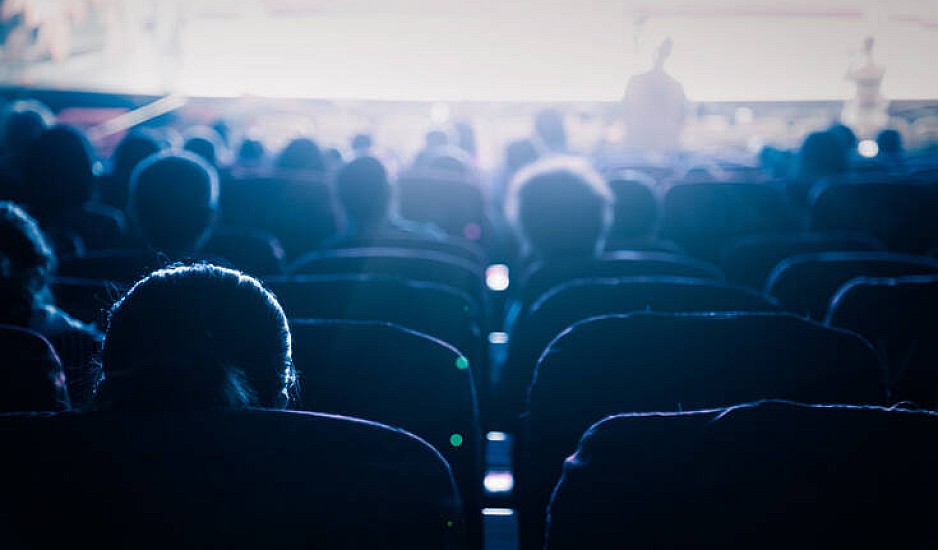 Θα ανοίξουν πάλι τα σινεμά; Ο φόβος της κλειστής αίθουσας