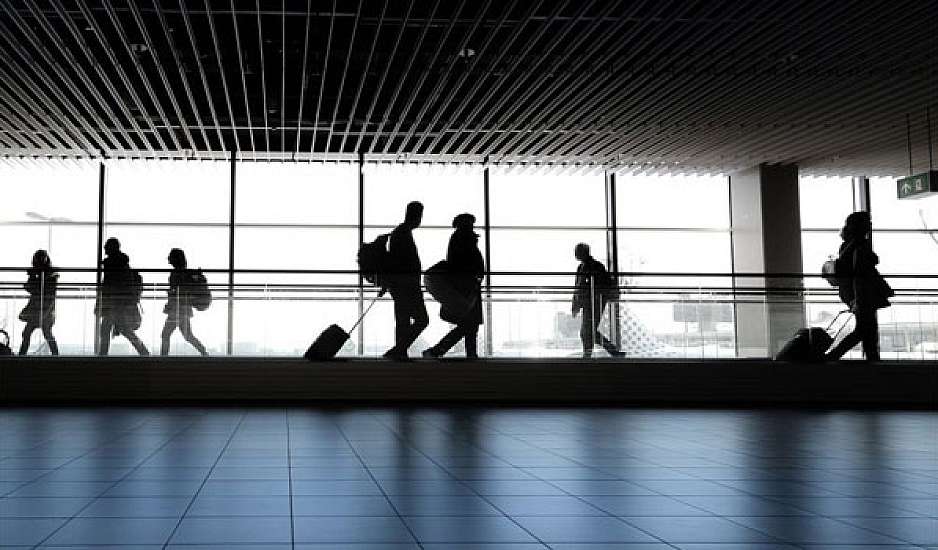 Μετάλλαξη κορονοϊού: Μπλόκαραν τις πτήσεις από Βρετανία. Έκτακτη σύσκεψη Μηχανισμού Διαχείρισης Κρίσεων