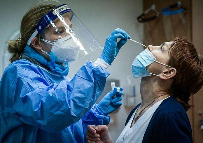 Προειδοποίηση Παγώνη για όσους πέρασαν ελαφρά τον κορονοϊό: «Δεν σημαίνει ότι θα συμβεί το ίδιο τη δεύτερη φορά»