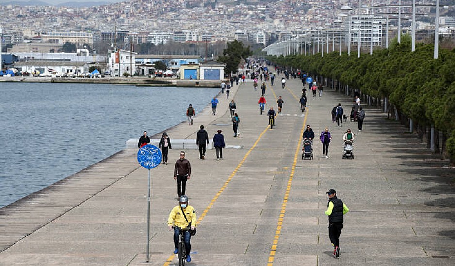 Ολοταχώς για lockdown η Θεσσαλονίκη – Ανησυχία από τη νέα εκτόξευση των κρουσμάτων κορονοϊού