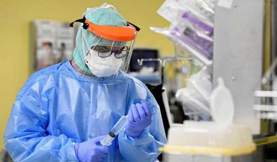 Κορονοϊός: Ποια νέα συμπτώματα φέρνει η υποπαραλλαγή JN.1