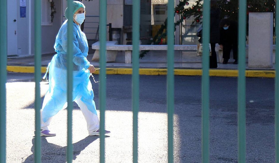 Συναγερμός σε ιδιωτική κλινική του Πειραιά – Βρέθηκαν πάνω από 70 κρούσματα κορονοϊού