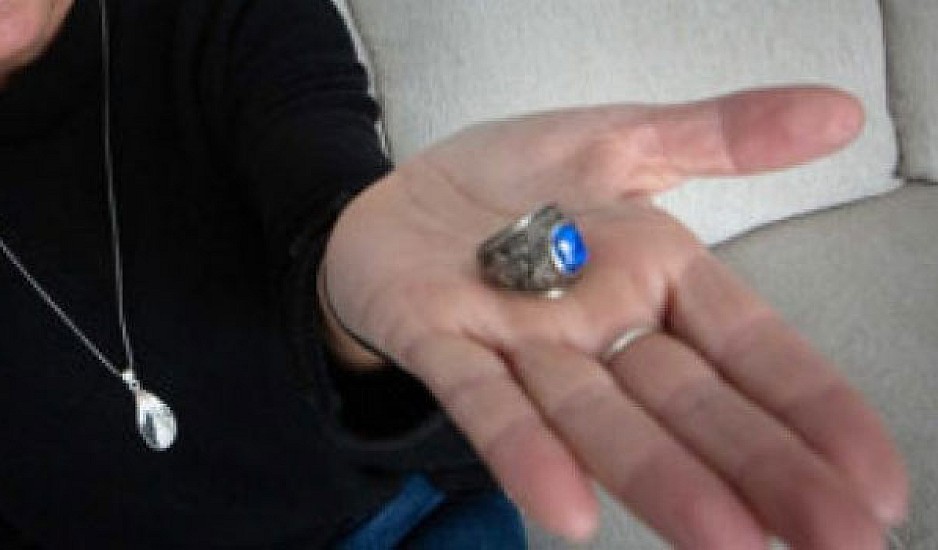 Έχασε το δαχτυλίδι της στο Λύκειο - Βρέθηκε 47 χρόνια μετά θαμμένο σε άλλη ήπειρο!