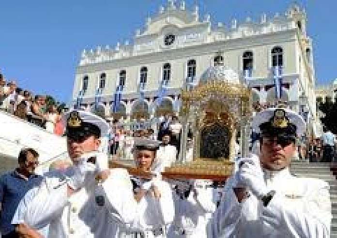 Δεκαπενταύγουστος:  Ετοιμάζεται να γιορτάσει την Κοίμηση της Θεοτόκου η Τήνος
