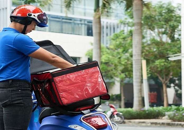 Πέλλα: Οδηγός ΙΧ δάγκωσε το αυτί διανομέα και έκοψε τμήμα του