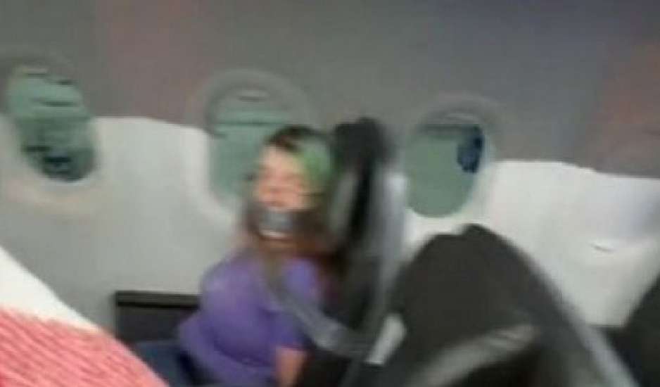 Πως κατέληξε δεμένη με ταινία σε κάθισμα αεροπλάνου; Τρόμος στον αέρα