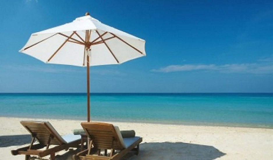 Guardian: Οι νέοι κανόνες του τουρισμού στην Ελλάδα – Τι θα ισχύσει σε παραλίες και ξενοδοχεία