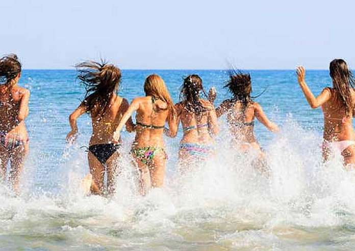 Πώς θα πάρετε το νέο voucher 200 ευρώ για διακοπές. Ξεκινούν οι αιτήσεις