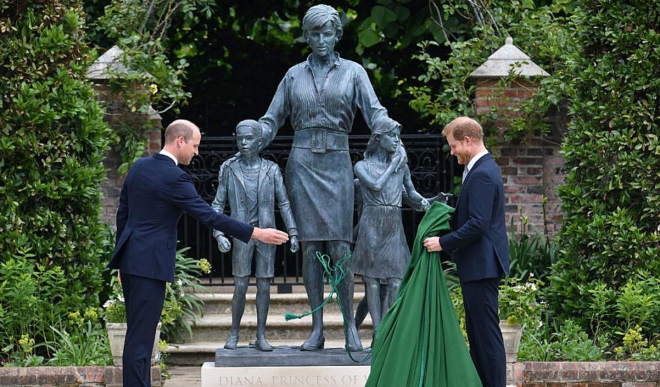 Πριγκίπισσα Νταϊάνα: Γιατί το άγαλμά της διχάζει τους Βρετανούς
