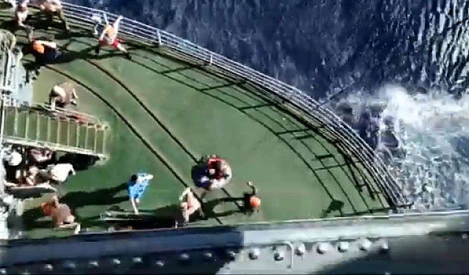 Μεταφορά ασθενούς από πλοίο του Ρωσικού Πολεμικού Ναυτικού. Βίντεο