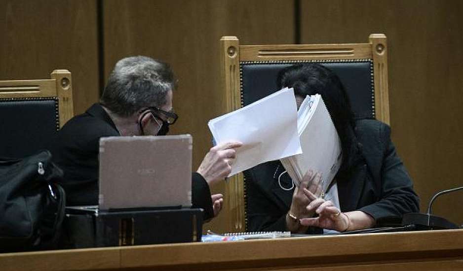 Δίκη Χρυσής Αυγής: Σκληρή στάση της προέδρου απέναντι στην εισαγγελέα. Αμφισβήτησε την επιχειρηματολογία της