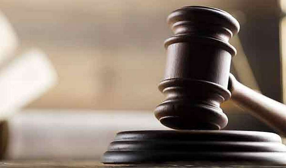 Πώς βρέθηκε δεμένος με αλυσίδα 16χρονος σε κολόνα στο Βόλο