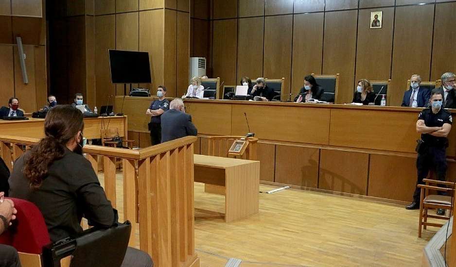 Δίκη Χρυσής Αυγής: Ο πατέρας του Μπαρμπαρούση κατέθεσε ως μάρτυρας στο δικαστήριο