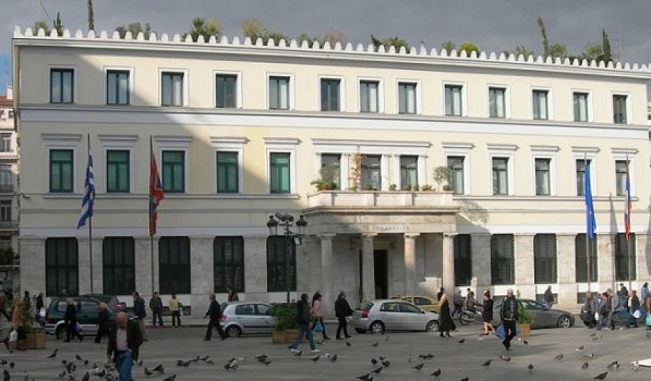 Στο σκοτάδι το Δημαρχείο: Ξεκίνησε το σχέδιο εξοικονόμησης ενέργειας και στην Αθήνα