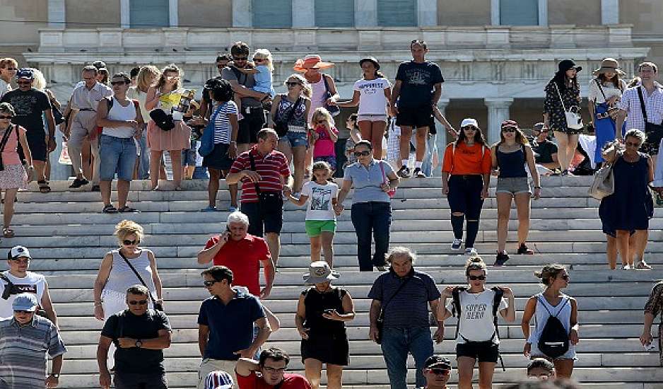 Δημογραφικό: Μείωση 500.000 Ελλήνων σε 13 χρόνια - Σχεδόν 1 στους 4 άνω των 60 ετών