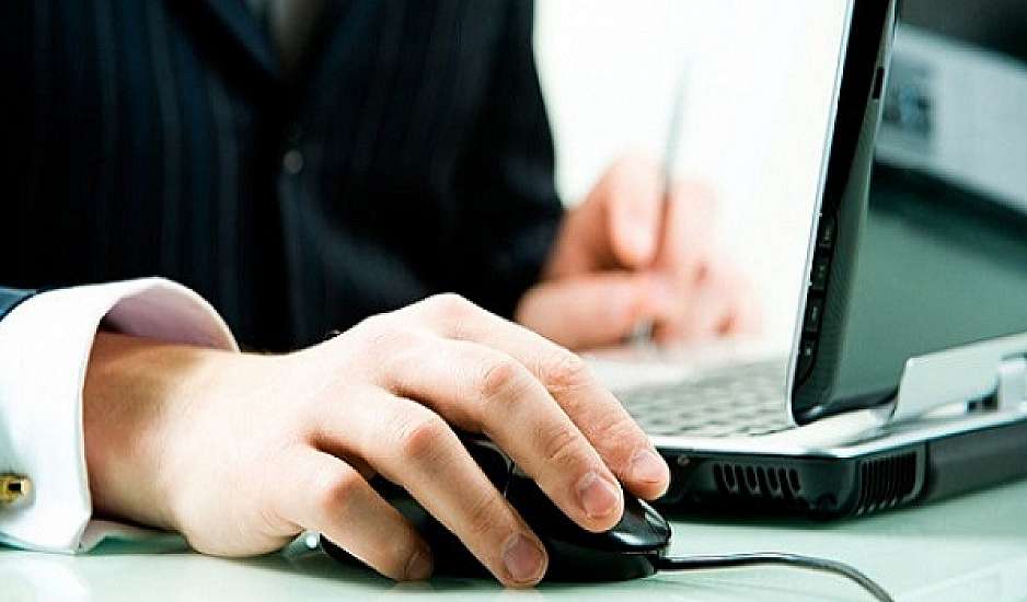 Δημόσιο: Ξεκινούν εκπαιδεύσεις στους υπαλλήλους στην Τεχνητή Νοημοσύνη