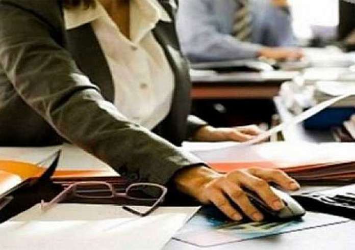 Ποιοι δημόσιοι υπάλληλοι θα δουν αυξήσεις και αναδρομικά – Αναλυτικά παραδείγματα
