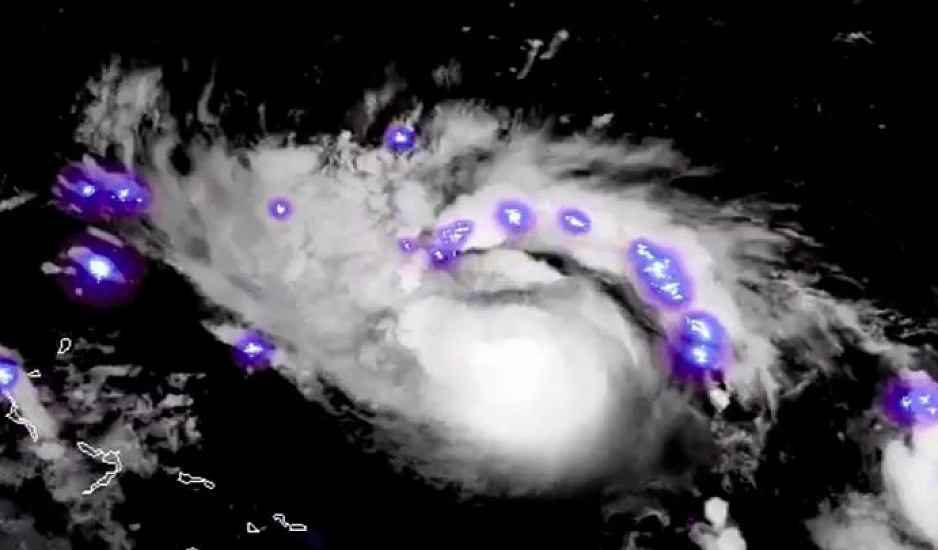 Ο κυκλώνας Ντόριαν ενισχύθηκε στην κατηγορία 5 και φτάνει στις Μπαχάμες