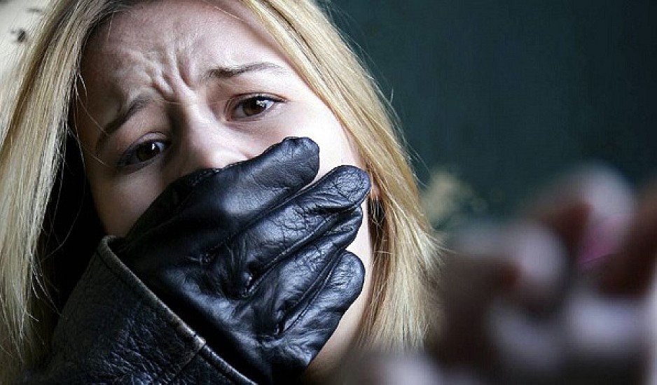 Τρόμος στο Κολωνάκι για τον νεαρό δράκο: Έχει επιτεθεί σε τέσσερις γυναίκες
