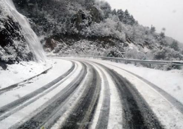 Τα τελευταία νέα για τον χιονιά - εξπρές στην Αττική: Κλείδωσαν οι περιοχές με χιόνια