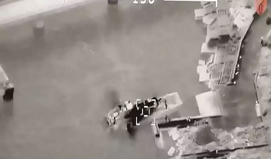 Ουκρανία: Βίντεο δείχνει drone να χτυπά ρωσικό πλοίο στο Φιδονήσι - Οι εχθρικές μονάδες θα καούν σαν κατσαρίδες