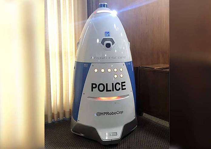 Ο RoboCop της Καλιφόρνια δεν τα πήγε καλά στην πρώτη του επαφή με το έγκλημα. Βίντεο