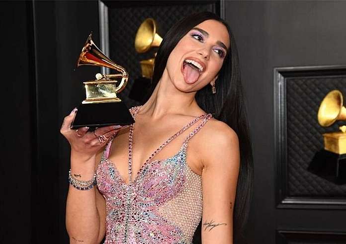 Dua Lipa: Στη Σίφνο για διακοπές με τον γιο του Κώστα Γαβρά