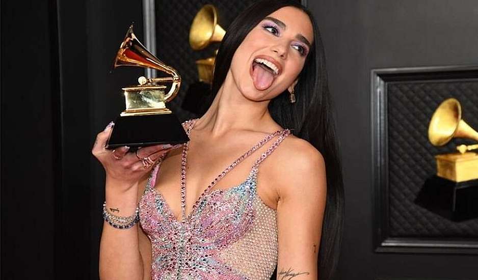 Dua Lipa: Στη Σίφνο για διακοπές με τον γιο του Κώστα Γαβρά