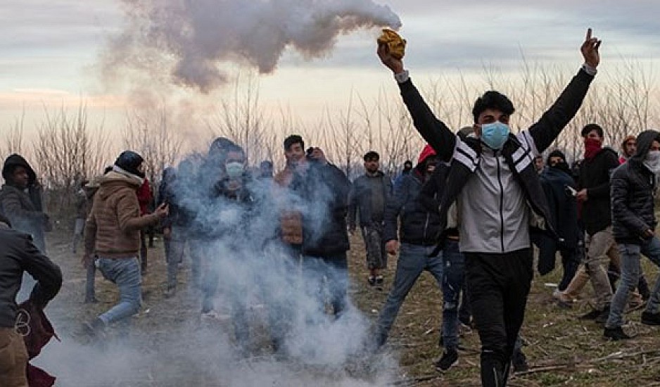 Χημικός πόλεμος" στον Έβρο. Οι Τούρκοι χτυπούν τους μετανάστες που επιστρέφουν