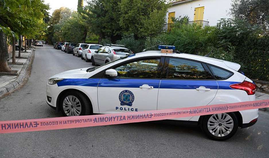 Γυναικοκτονία στη Θεσσαλονίκη: Με 4 μαχαίρια ο 53χρονος δολοφόνησε τη 44χρονη σύζυγό του