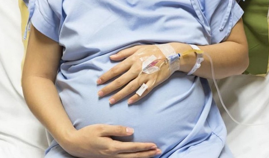 Ο κορονοϊός χτυπά  ανεμβολίαστες εγκύους - Μάχη για τη ζωή τους δίνουν 41χρονη και 38χρονη
