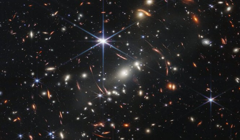 James Webb: Η πρώτη έγχρωμη φωτογραφία από το πανίσχυρο τηλεσκόπιο – Πως ήταν το σύμπαν πριν 13 δισ. χρόνια