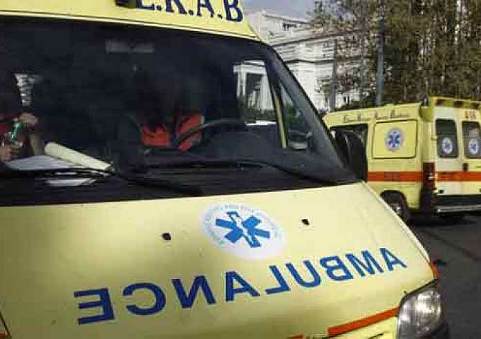 Σοκαριστικό τροχαίο δυστύχημα στη Βούλα: Μηχανή παρέσυρε και σκότωσε πεζό