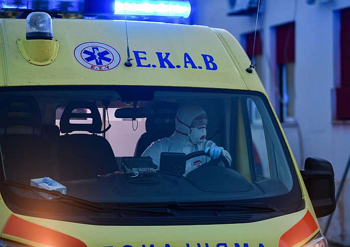 Τροχαίο στην Κερατέα: Αυτοκίνητο παρέσυρε ντελιβερά