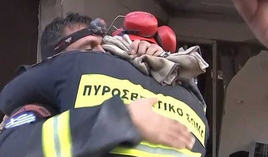 Τουρκία: Συγκλονιστικές προσπάθειες των Ελλήνων πυροσβεστών στα χαλάσματα