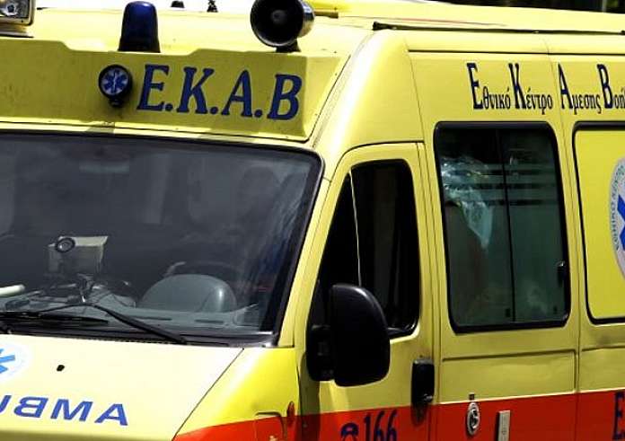 Σύρος: Χτύπησε τον σύζυγό της κατά λάθος με το αμάξι και τον σκότωσε