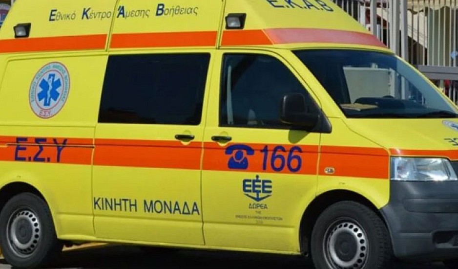 ΕΚΑΒ: Γυναίκα έκανε γυαλιά καρφιά το ασθενοφόρο – Νέα επίθεση σε διασώστες
