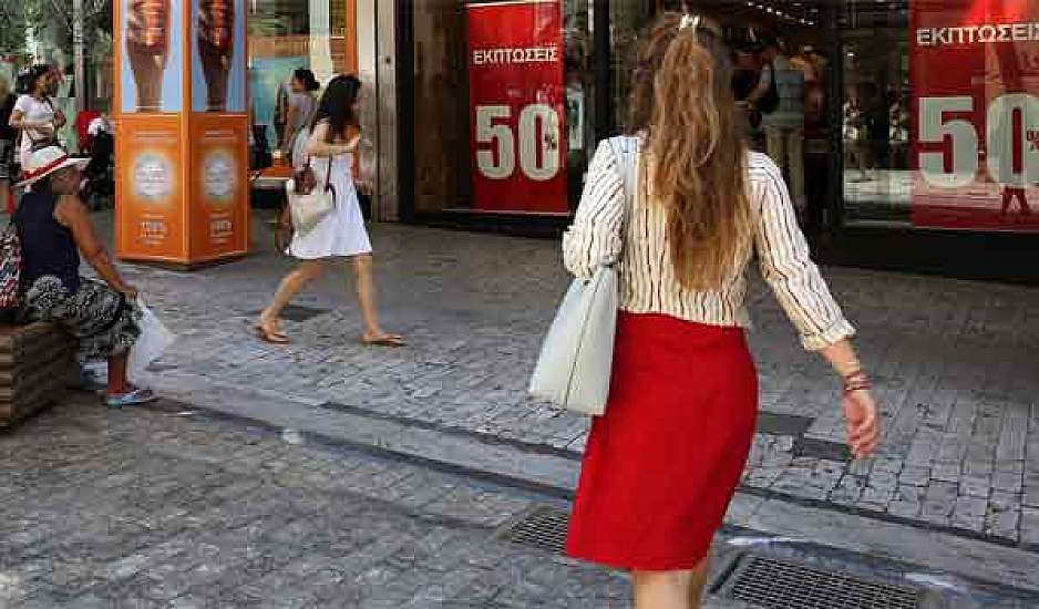 Δείτε πότε ξεκινούν οι ενδιάμεσες εκπτώσεις