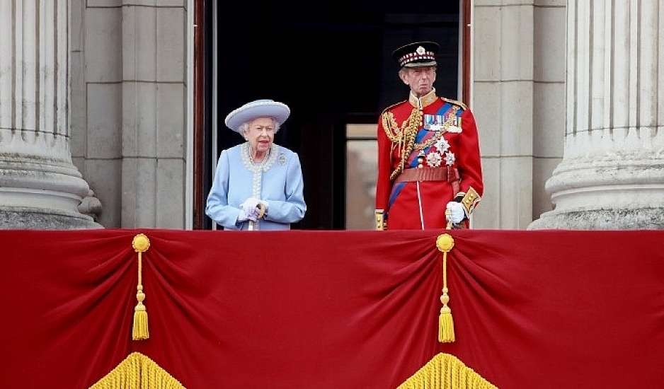 Βασίλισσα Ελισάβετ: Δεν θα δώσει το παρόν στη γιορτή προς τιμήν της λόγω αδιαθεσίας