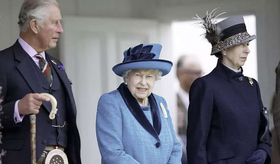 Οι τελευταίες στιγμές της βασίλισσας Ελισάβετ - Στο προσκεφάλι της τα δύο μεγαλύτερα παιδιά της