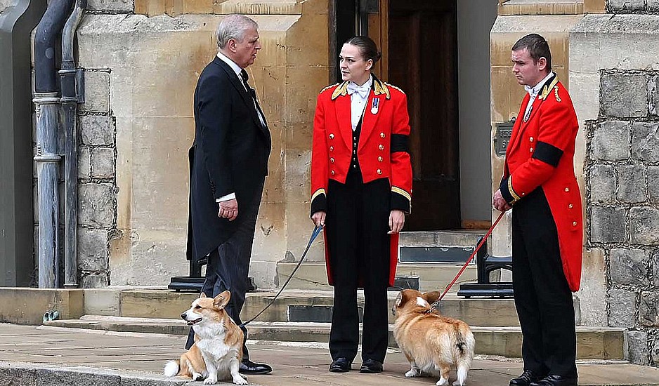 Βασίλισσα Ελισάβετ: Τα δύο αγαπημένα της σκυλιά την περίμεναν στο Κάστρο του Ουίνδσορ